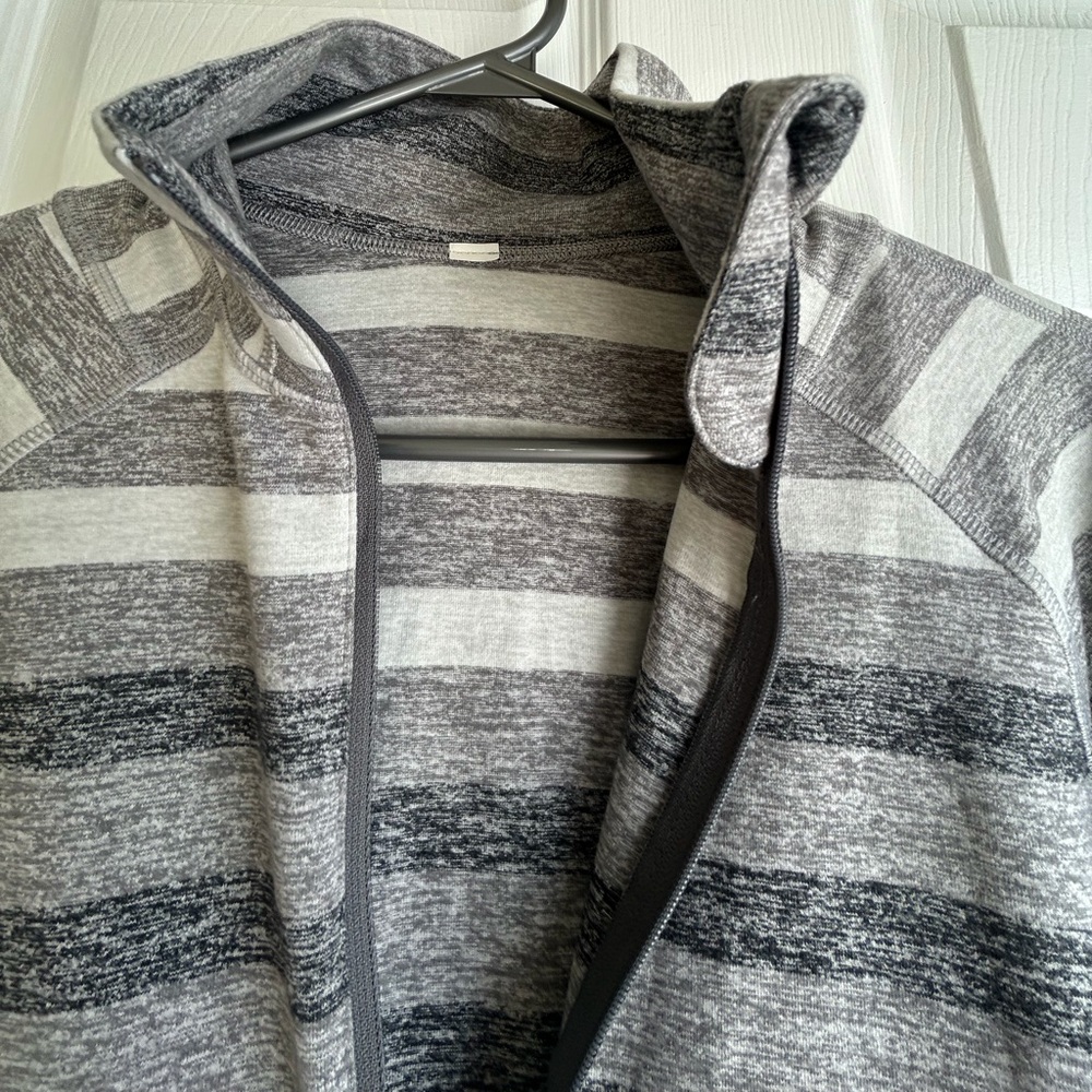 LuLuLemon 1/4 jacket - Picture 3 of 6